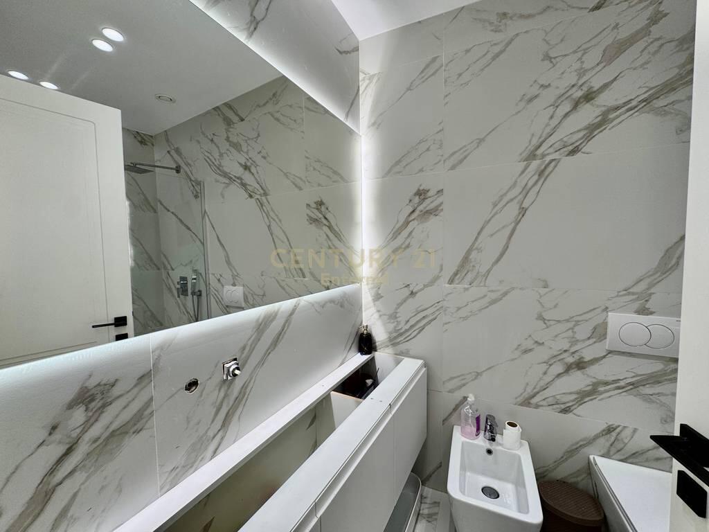 Apartament 2+1+2 + Post Parkimi per shitje ne Lake View Residence