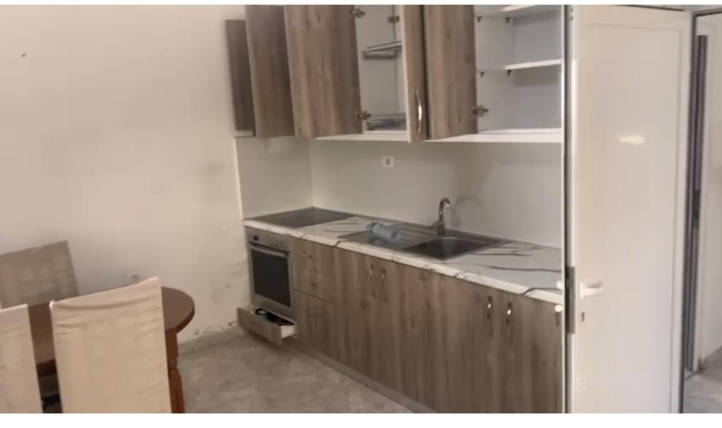 2+1,i mobiluar,kat vile te 2 palmat,cmimi 500 euro