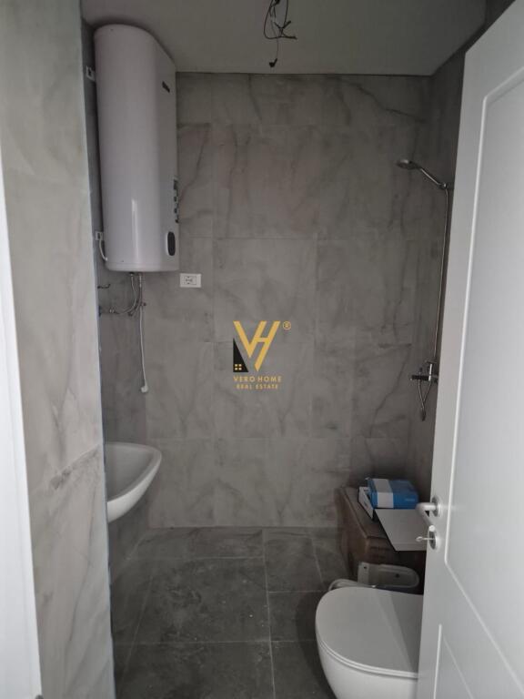 OFFICE 103 M2 FOR RENT AT LAKE VIEW 1,900 EURO