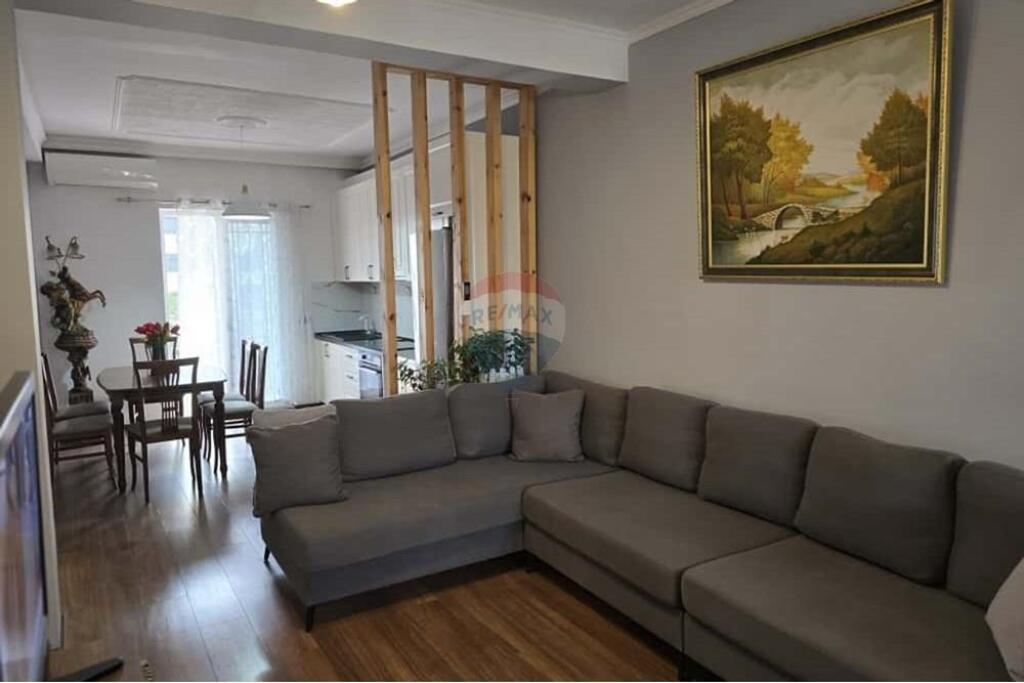 Apartment 2+1 for rent on the 3rd floor of a villa on 5 Maji street.