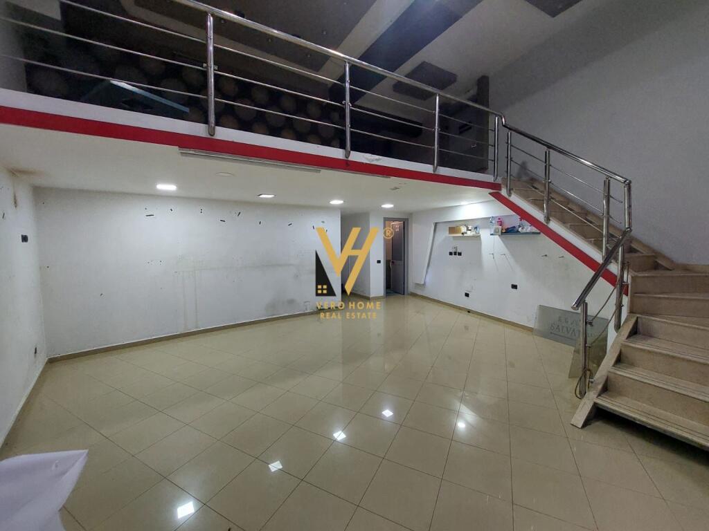 NEGOZIO 44 M2 IN AFFITTO A ASTIR 50.000 LEKE