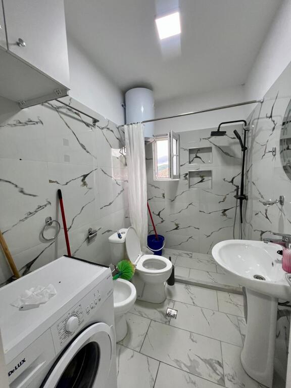 Appartamento 2+1+2 Balconi in vendita, Stadio “Gjorgji Kyçyku”, Pogradec