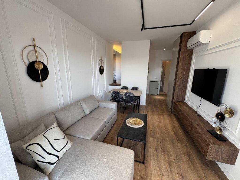 Super 1+1 apartment at the Paris commune (in front of the Primo hotel)