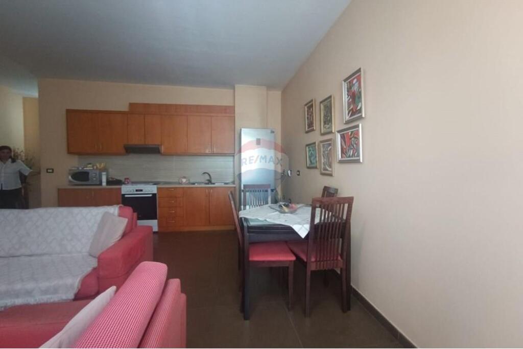 Apartament 2+1+2 ne shitje Pazari i Ri