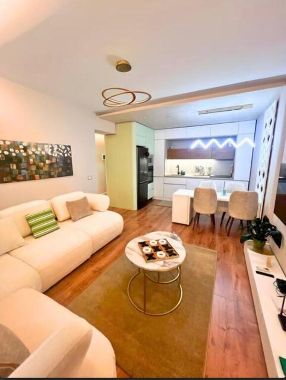 Jepet me qera apartamenti 1+1 ne Bllok
