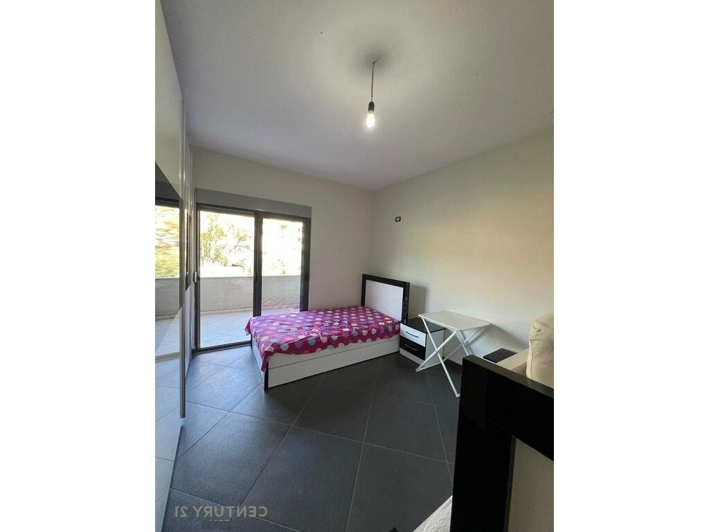 Jepet apartament 2+1 me qira në Fresk Tiranë