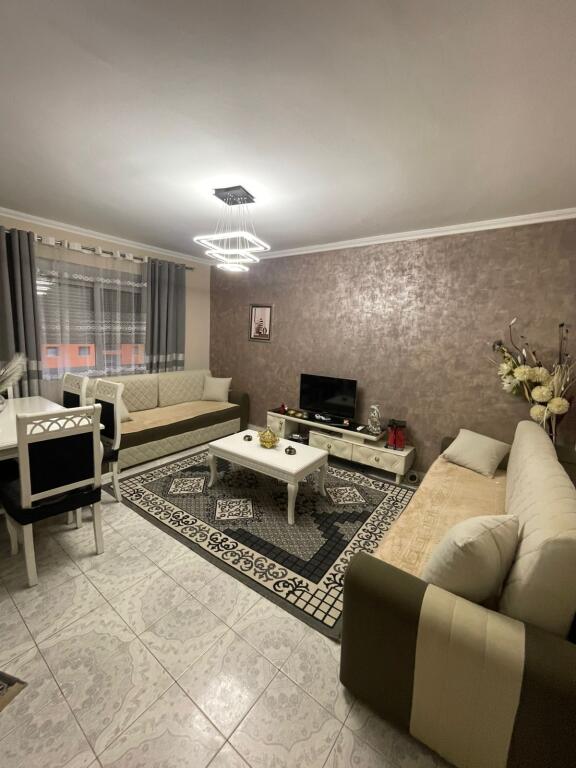 JEPET ME QIRA APARTAMENT 2+1 NE DURRES