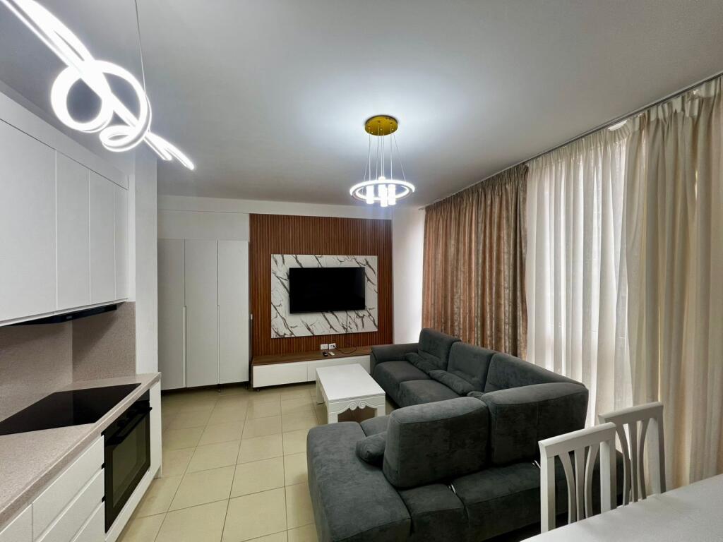 APARTAMENT ME QERA 2+1 BULEVARDI I RI 650 EURO