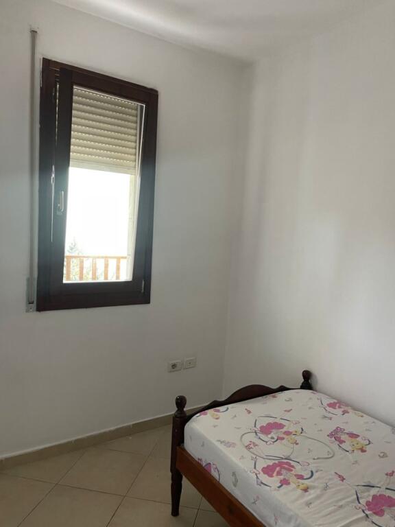 jepet apartament 2+1 me qera tek xhamia , kompshti botanik
