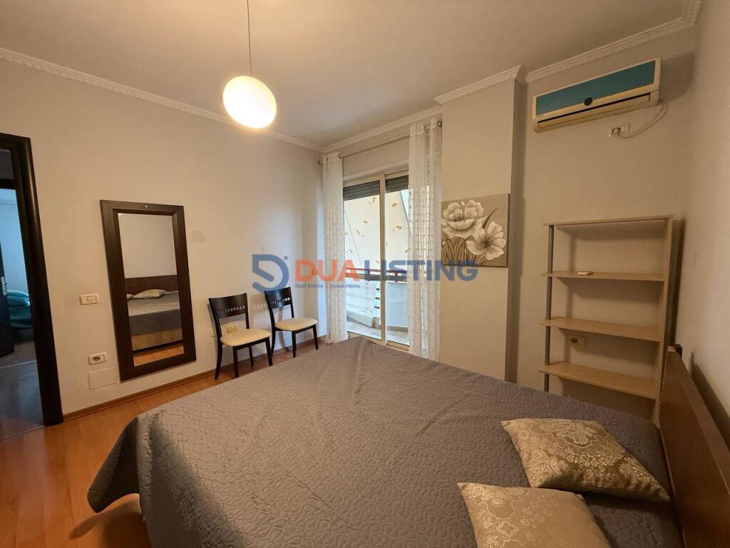 Affittiamo un appartamento di tipo 2+1 nella zona di Blloku vicino alla Facoltà di Giurisprudenza!
