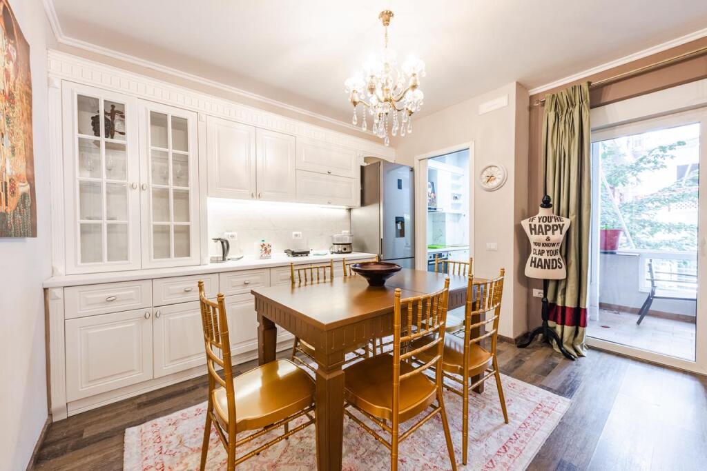 APARTAMENT ME QERA 2+1 LIQENI THATE 900 EURO