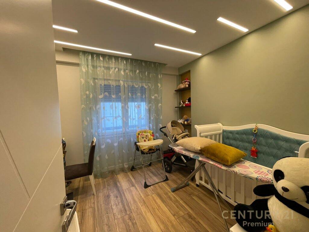 Appartamento in Affitto 3+1+2 +Posto Auto, vicino allo Zoo, Tirana! 1.500 € /Mese