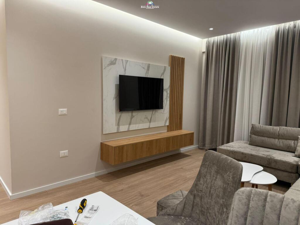 Appartamento in affitto 2+1+2 presso l'ex Campo di Aviazione (ID B2201518) Tirana