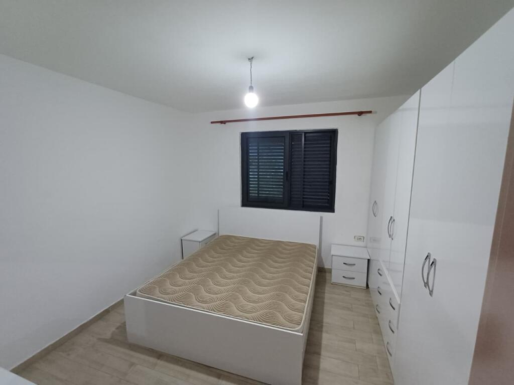 JEPET SHTEPI ME QIRA 1+1 DURRES