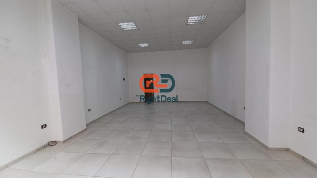 A Misto Mame, Si Affittasi Unità Commerciale, Con Planimetria Regolare, Sulla Strada Principale!!