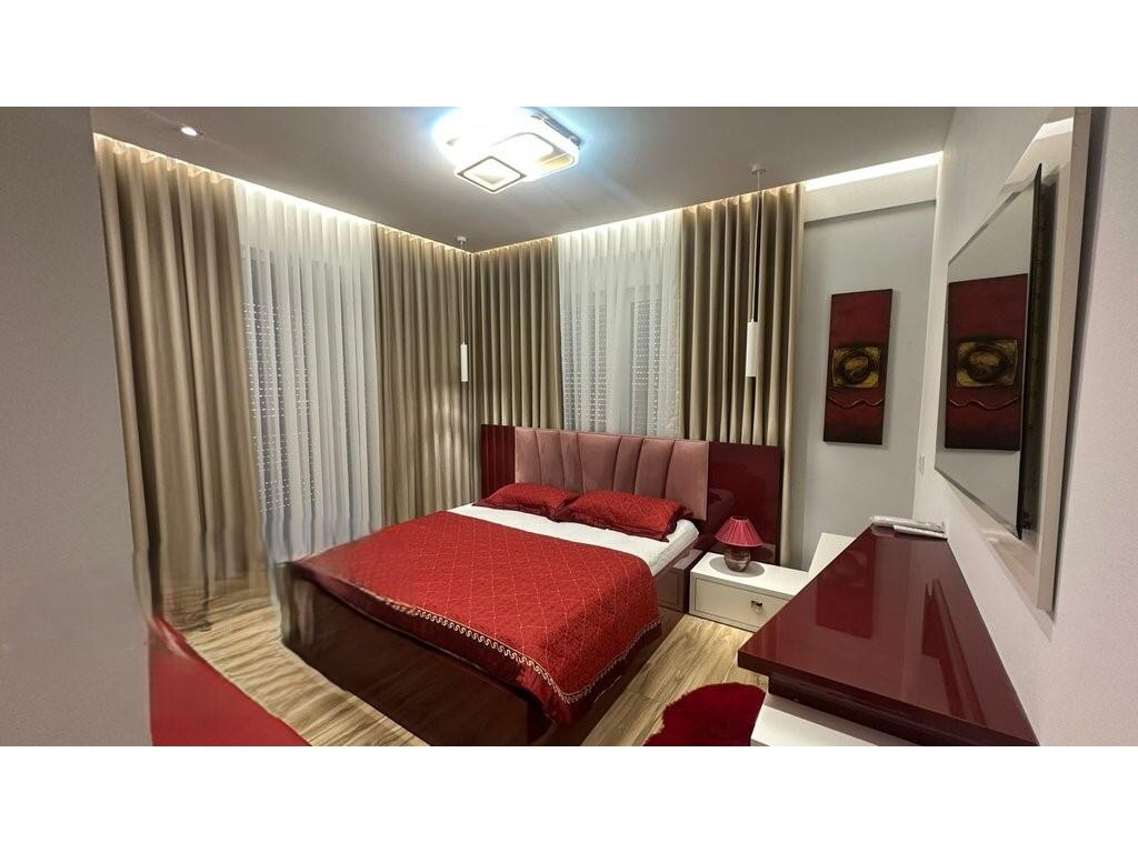 Appartamento in affitto 2+1+2 a Xhamllik! 700 € /Mese