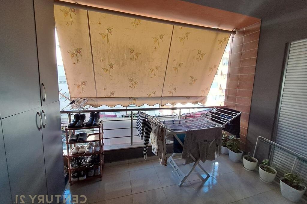 Apartament 1+1 me qira, Astir