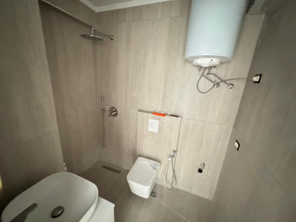🏠 Shitet Apartament 1+1 📍 Don Bosko, Rruga Muzaket 📐 Sipërfaqe: 54m² 🏢 Kati i 7-të me ashensor 📄 Me hipotekë 💶 115.000 euro