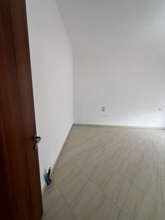 APPARTAMENTO IN AFFITTO 2+1+2+posto auto