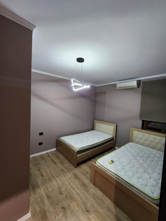 APARTAMENT 3+1 ME QIRA TEK 21 DHJETORI