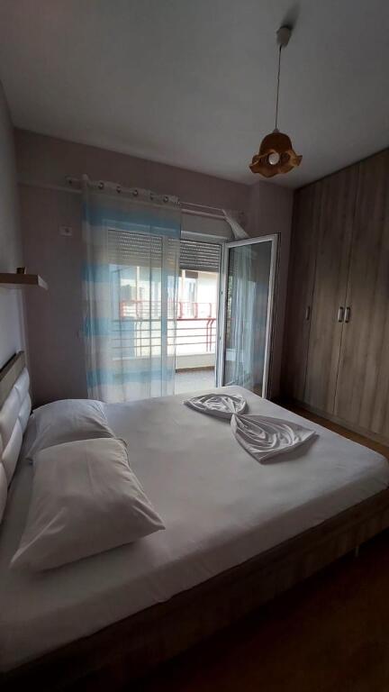 2+1,i mobiluar te kompleksi fz liqeni i thate,cmimi 650 euro