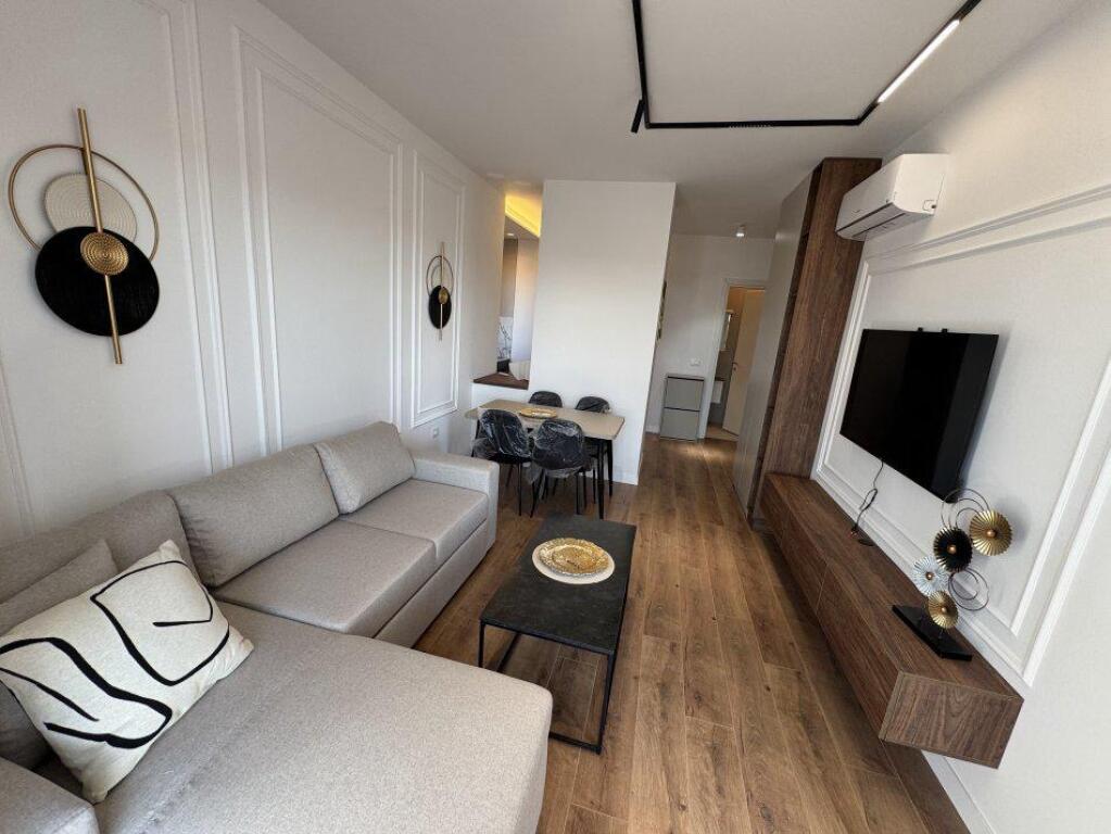 Super 1+1 apartment at the Paris commune (in front of the Primo hotel)