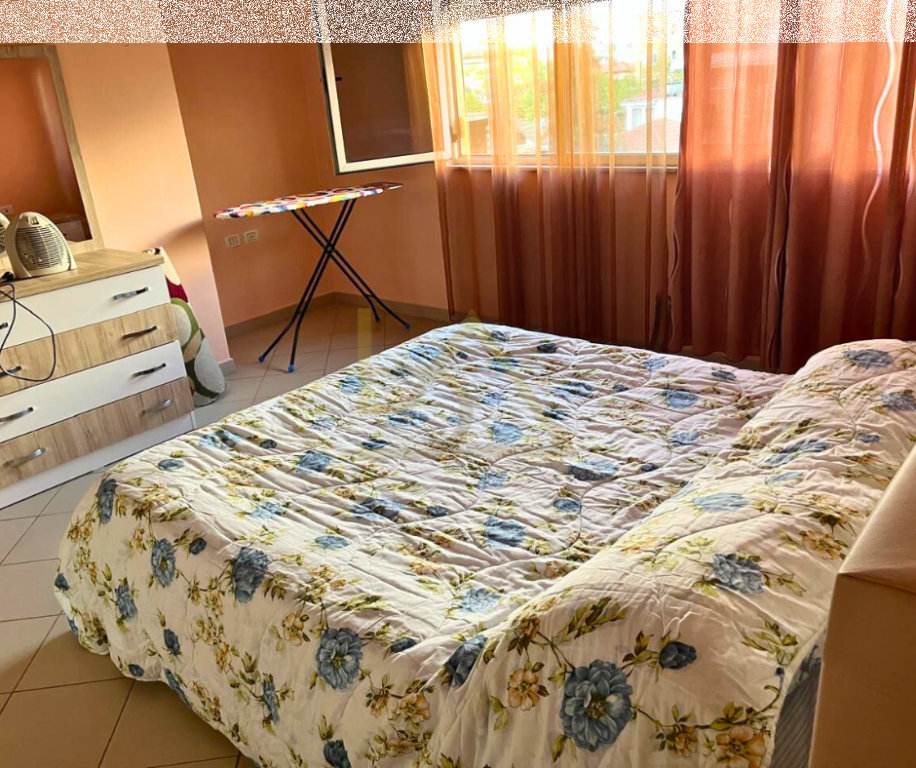 Jepet me Qira – Apartament, Kongresi i Manastirit