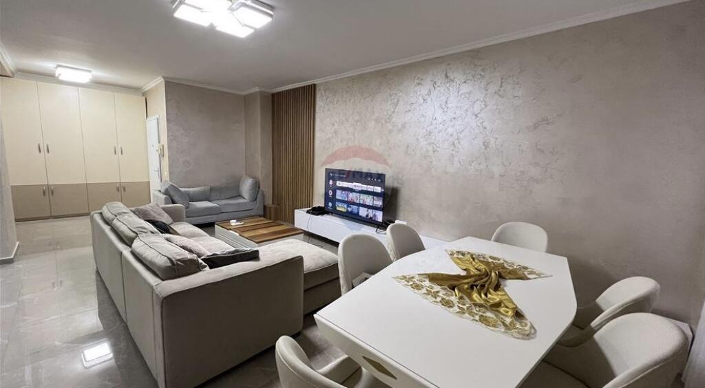 Apartament 2+1 me qira në Qendër