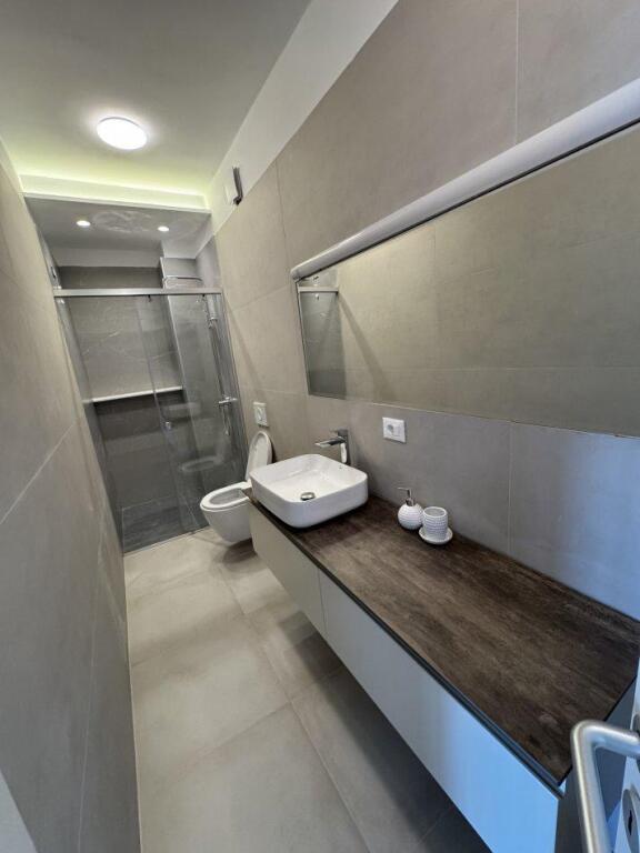 Super 1+1 apartment at the Paris commune (in front of the Primo hotel)