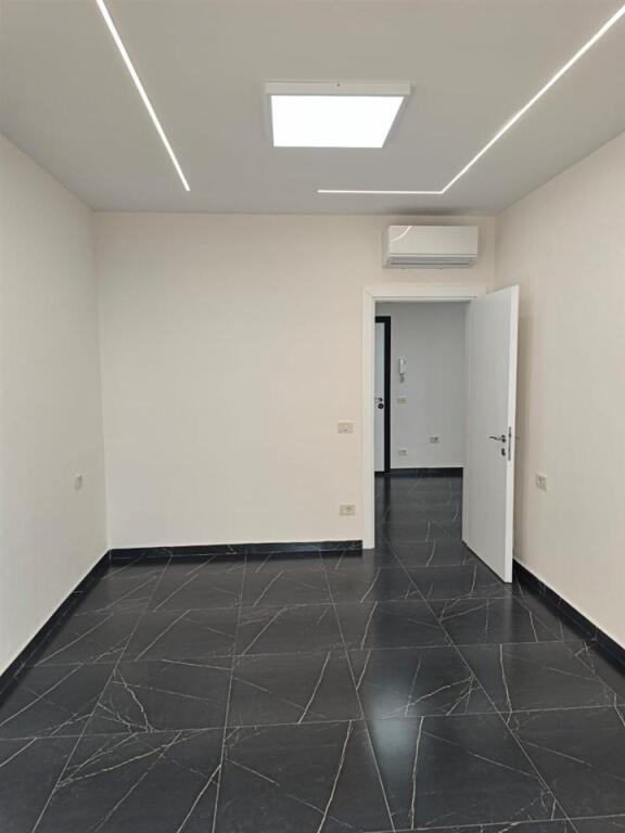 🏢 Locale Moderno in Affitto per Ufficio – Golden Tower Residence