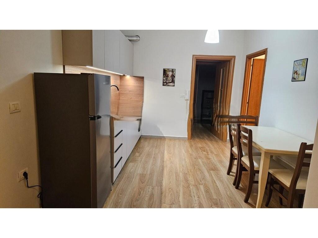 JAPIM ME QIRA APARTAMENT 2+1+2,RRUGA FROSINA PLAKU! 650 € /Muaj