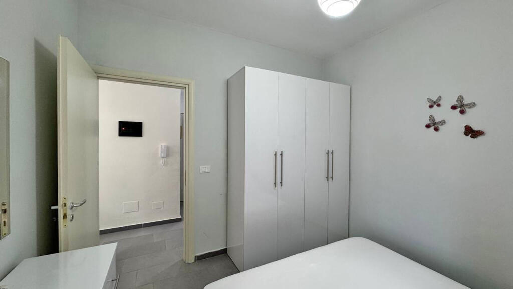 Appartamento Moderno 1+1 con Ampio Balcone in Affitto – Durazzo, Zona Spiaggia