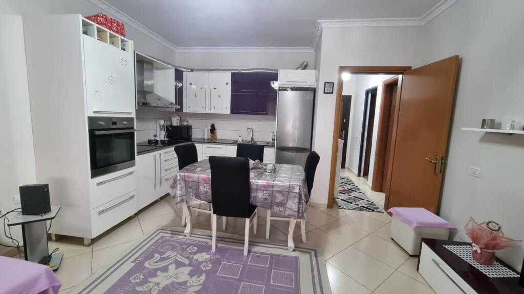 Jepet me qira Apartament 2+1 ne Yzberisht