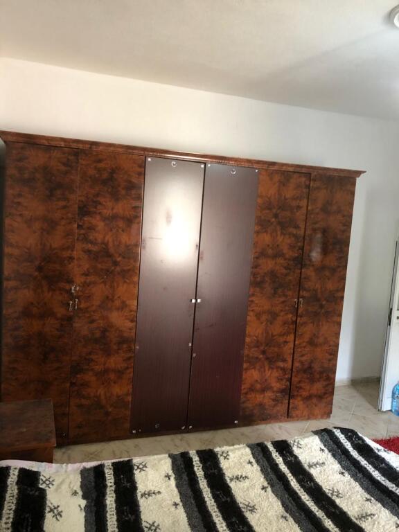 Casa privata 2+1 in affitto Dietro la Facoltà di Medicina/45.000 Lek al mese