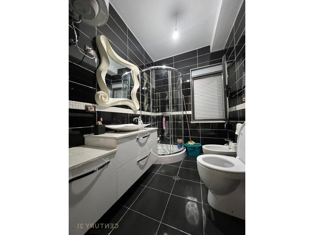 Jepet apartament 2+1 me qira në Fresk Tiranë