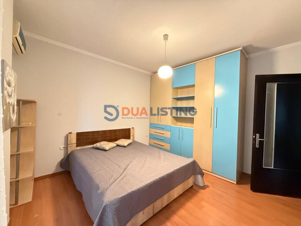Affittiamo un appartamento di tipo 2+1 nella zona di Blloku vicino alla Facoltà di Giurisprudenza!
