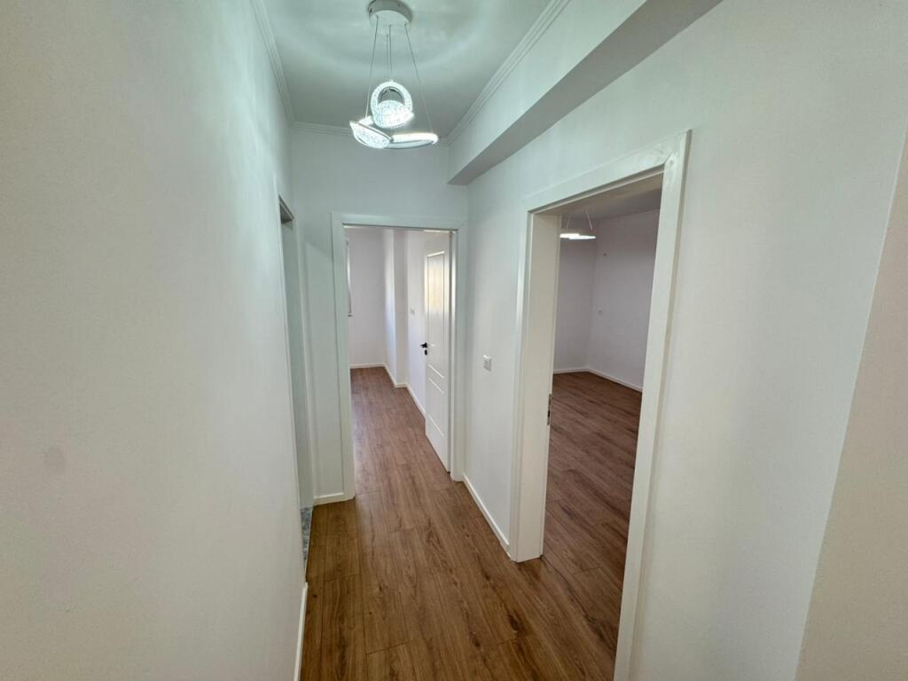 🏠 Shitet Apartament 1+1 📍 Don Bosko, Rruga Muzaket 📐 Sipërfaqe: 56 m² 🏢 Kati i 7-të me ashensor 📄 Me hipotekë 💶 117.000 euro