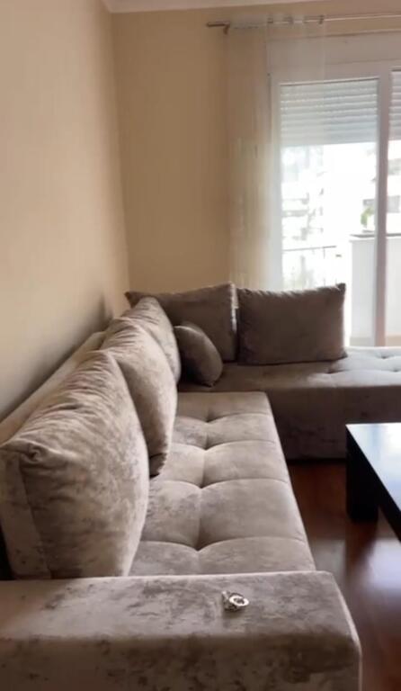 Jepet me qera apartament 2+1 Rruga 5 Maj!
