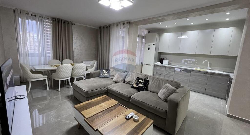 Apartament 2+1 me qira në Qendër