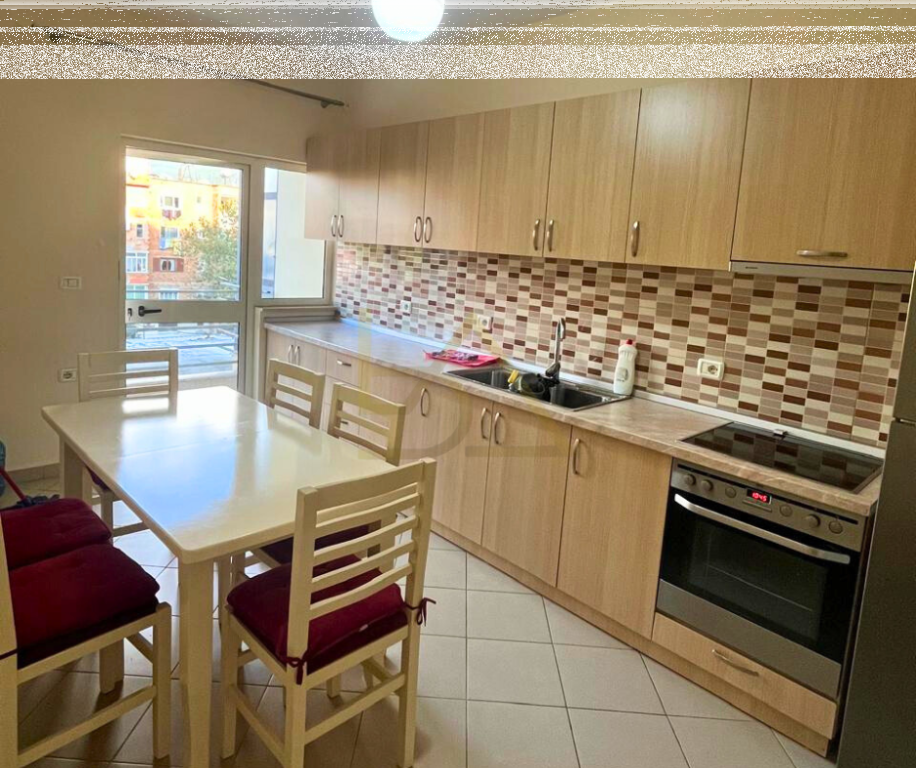 Jepet me Qira – Apartament, Kongresi i Manastirit