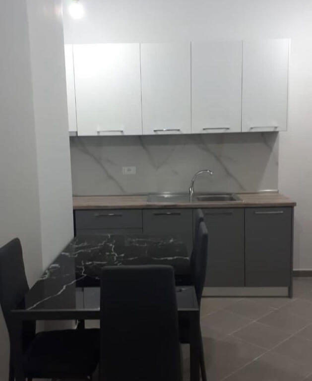 Jepet me qera apartament 1+1 i mobiluar pallat i ri tek Amerikan 2 Mjeksia kontakti ne Whatsapp!