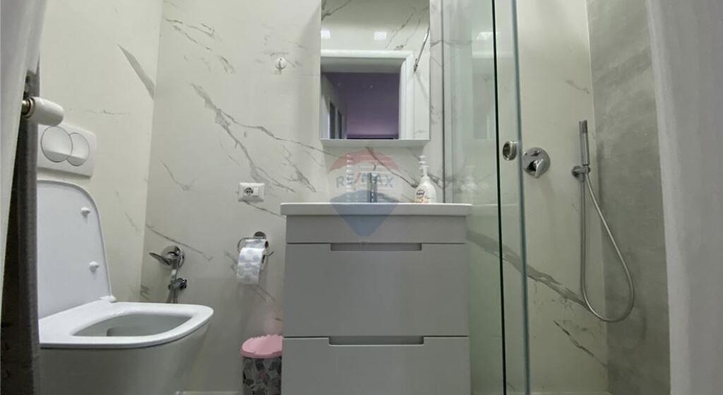 Apartament 2+1 me qira në Qendër