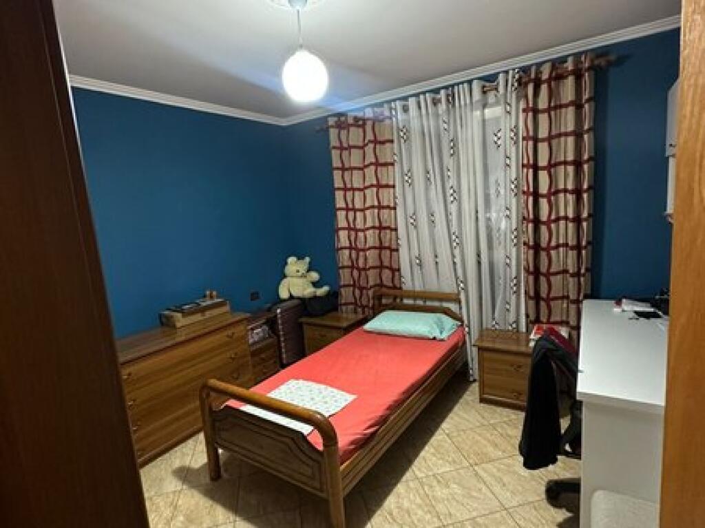Shitet, Apartament 3+1+2+Verande, Ali Dem, Tiranë.
