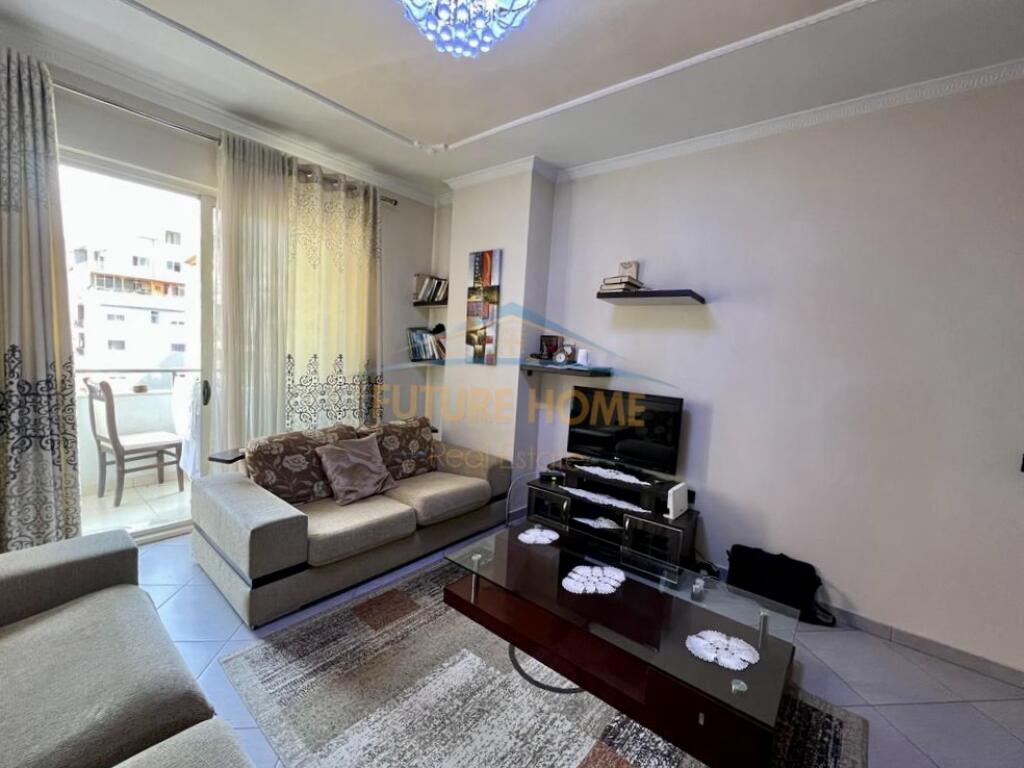 Shitet Apartament 2+1 , Unaza e Re, prane Bar Ikon.