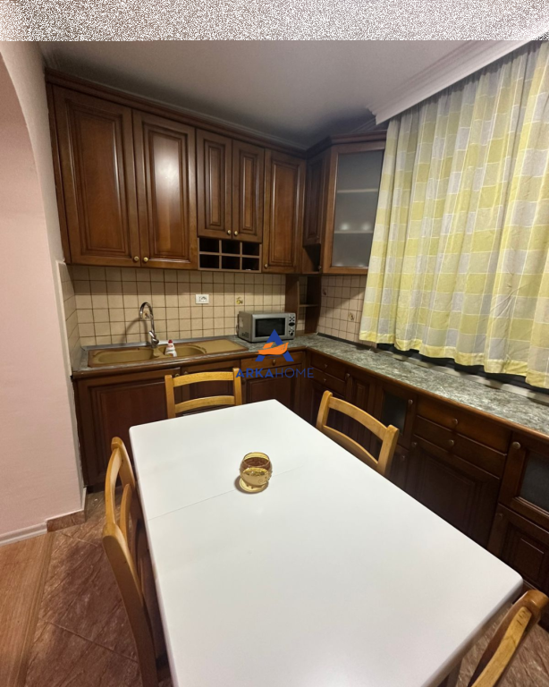 JEPET ME QERA APARTAMENT 2+1 " TEK INXHINIERIA E NDERTIMIT,21 DHJETORI" 650 EURO