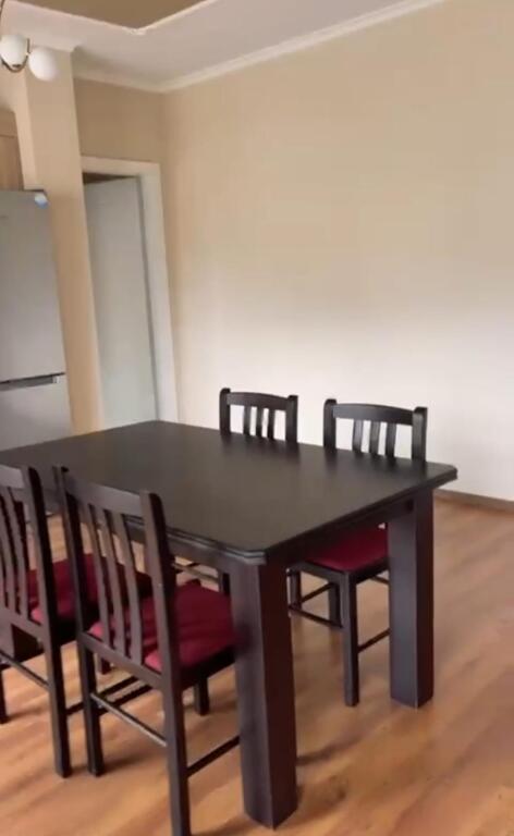 Jepet me qera apartament 2+1 Rruga 5 Maj!
