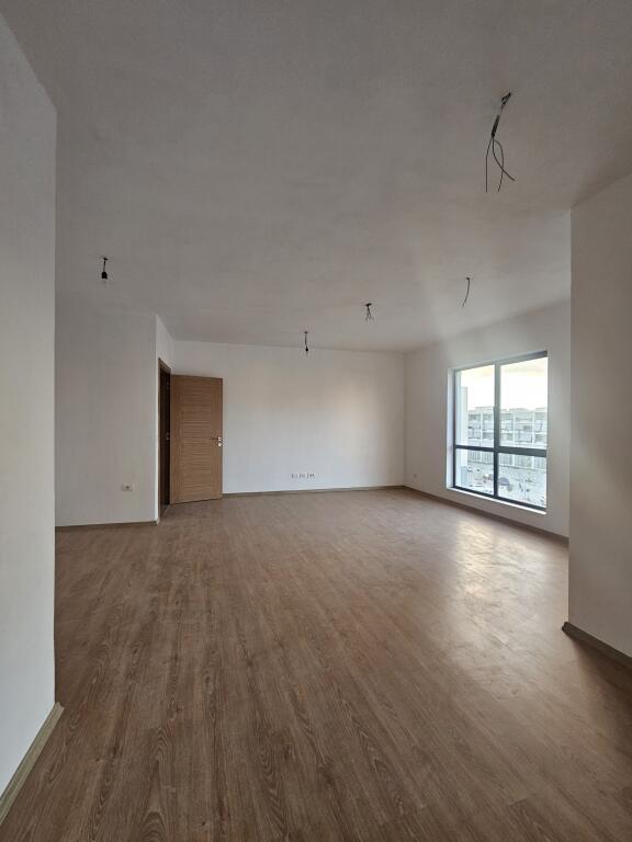 Prima Volta in Affitto: *2+1+2wc &amp; Balcone* (VUOTO)  POSIZIONE  *(📍5 MAGGIO  (i nuovi palazzi costruiti dal Comune) * ~ *40.000 leke/Mese*