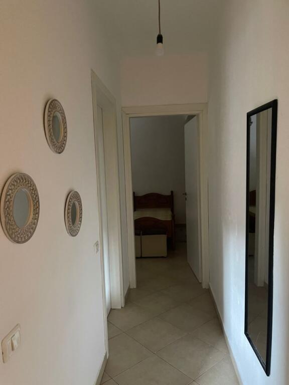jepet apartament 2+1 me qera tek xhamia , kompshti botanik