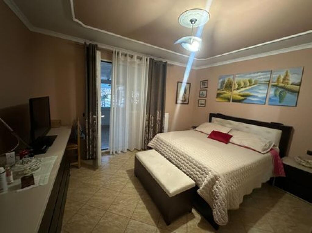 Shitet, Apartament 3+1+2+Verande, Ali Dem, Tiranë.