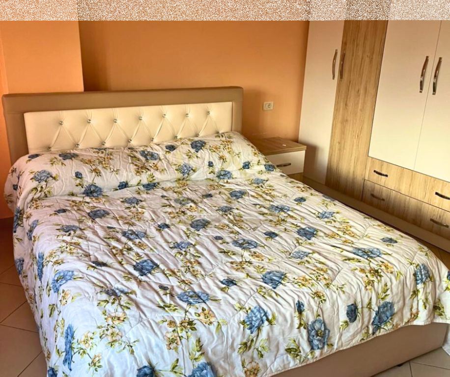 Jepet me Qira – Apartament, Kongresi i Manastirit